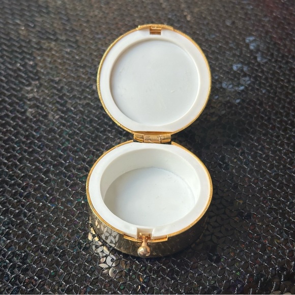 Pillbox - Picture 4 of 8